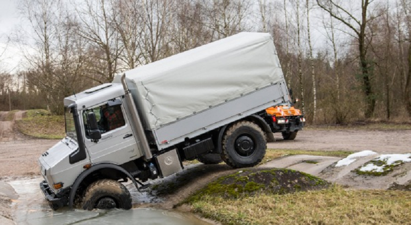 грузовой внедорожник Mercedes-Benz Unimog
